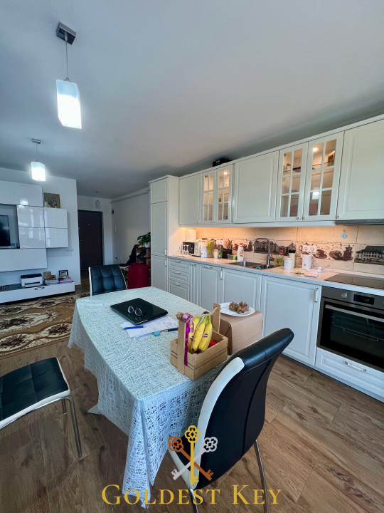 Din 15 noiembrie - apartament cu 2 camere, balcon și garaj