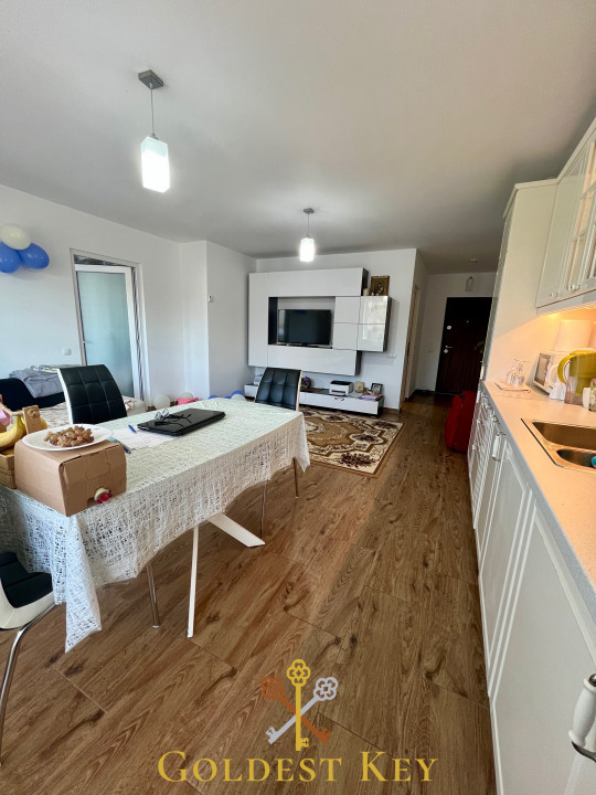 Din 15 noiembrie - apartament cu 2 camere, balcon și garaj