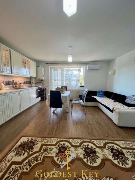 Din 15 noiembrie - apartament cu 2 camere, balcon și garaj