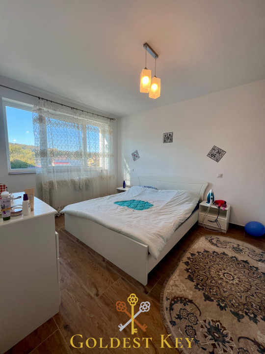 Din 15 noiembrie - apartament cu 2 camere, balcon și garaj