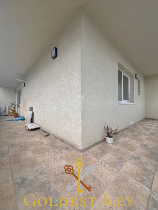 Apartament spațios cu 2 camere, terasă, etaj intermediar și parcare