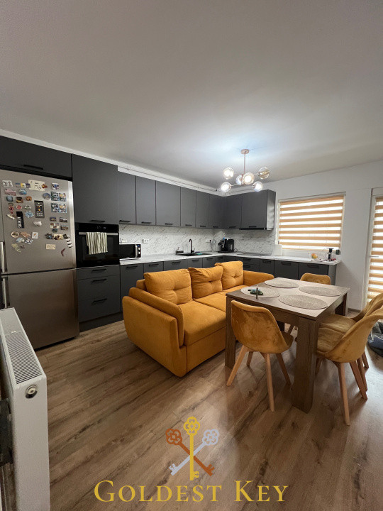 Apartament DECOMANDAT cu 2 camere, balcon și parcare exterioară 