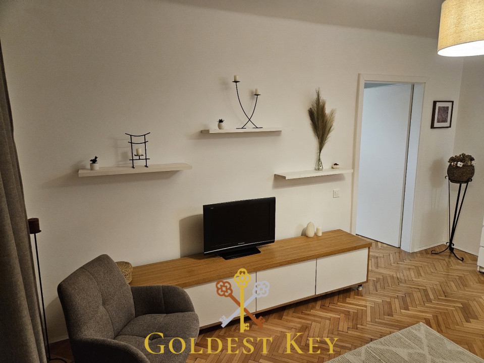 Apartament NOU renovat cu 2 camere și balcon. Central Horea