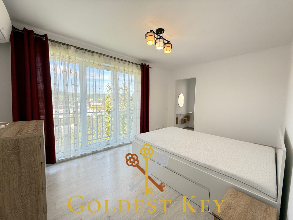 Parte de duplex cu 5 camere 2 băi, garaj, curte generoasă Cat-friendly