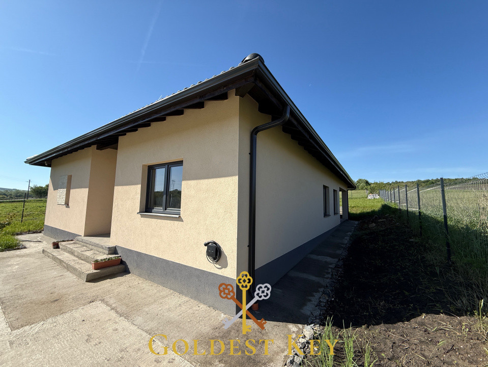 Casă individuală cu 4 camere, 2 băi - teren 800 mp - PROSUMATOR