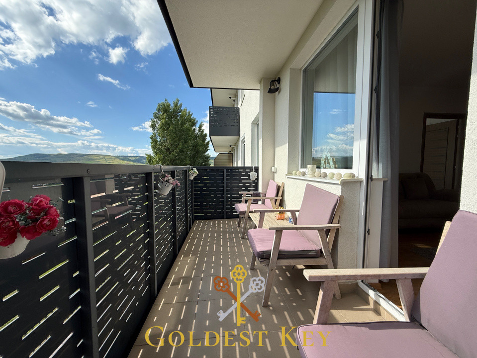 Apartament generos cu 2 camere, balcon și parcare exterioară 