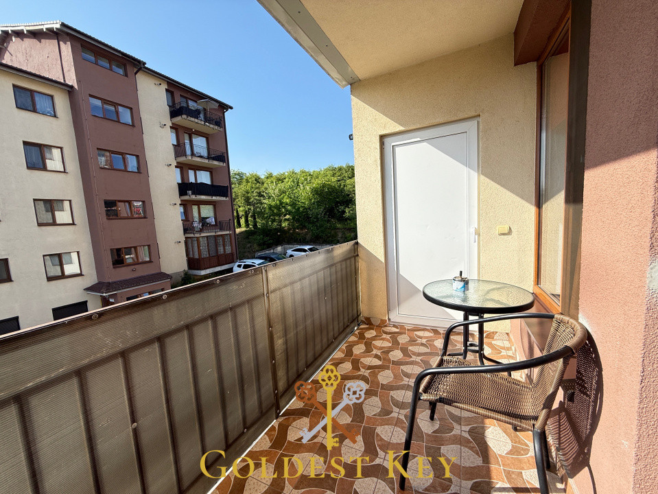 Apartament cu 2 camere decomandate, balcon, debara și parcare