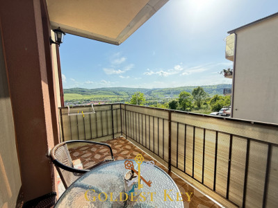 Apartament cu 2 camere decomandate, balcon, debara și parcare