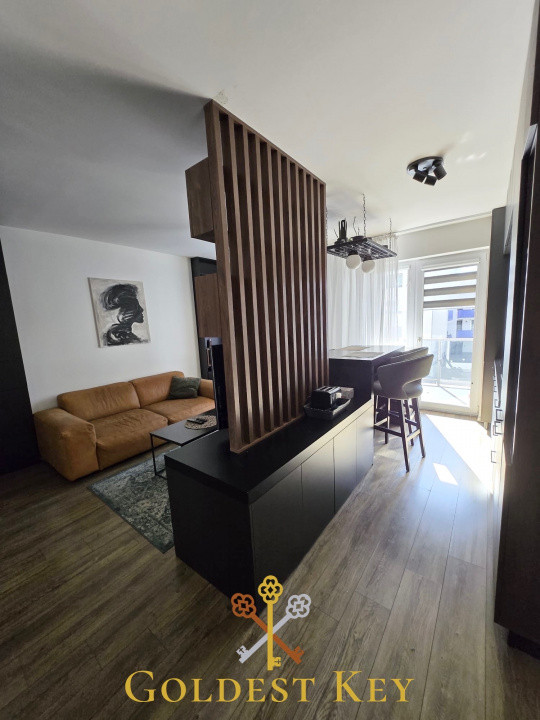 Apartament cu 2 camere semidecomandat, balcon şi parcare zona Vivo