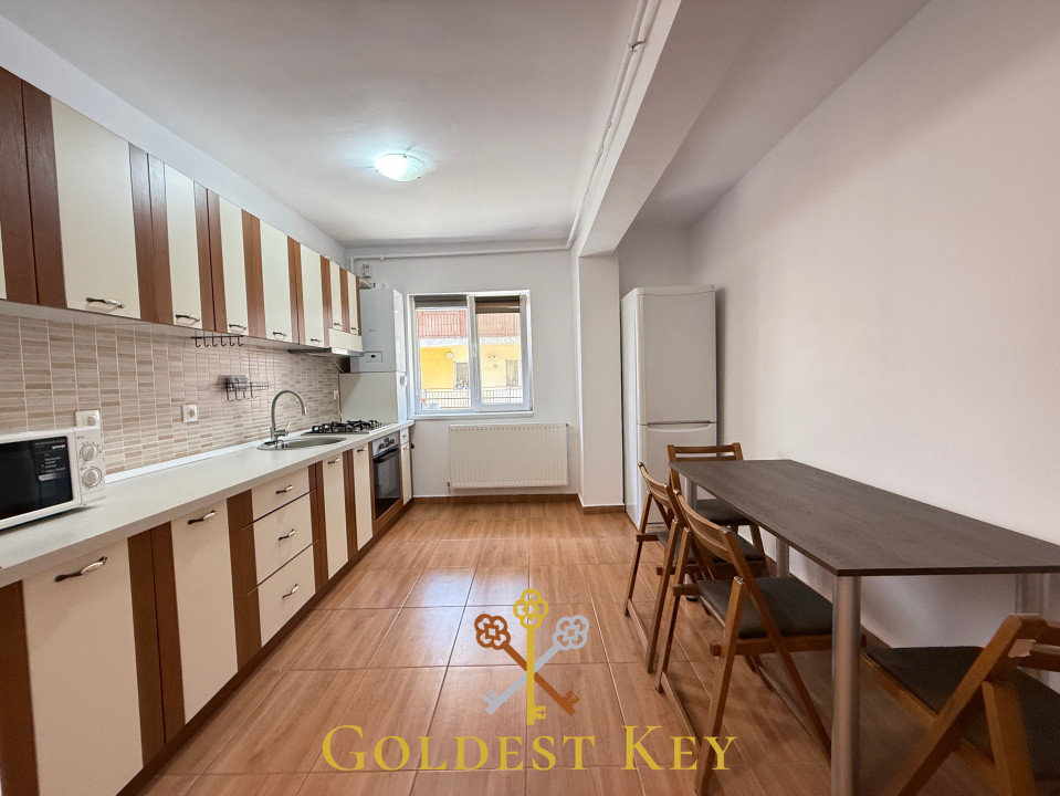 Apartament cu 2 camere decomandate plus terasa 15 mp. Etaj intermediar
