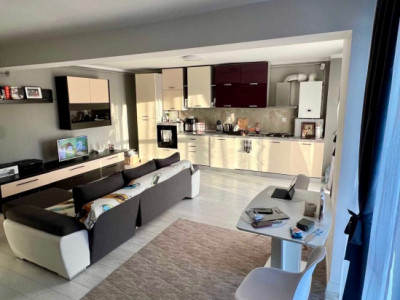 Apartament cu 2 camere generos cu balcon și parcare subterană 