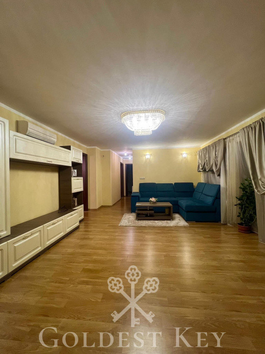Apartament cu 3 camere decomandate balcoane și parcare 
