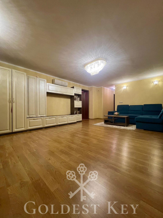 Apartament cu 3 camere decomandate balcoane și parcare 
