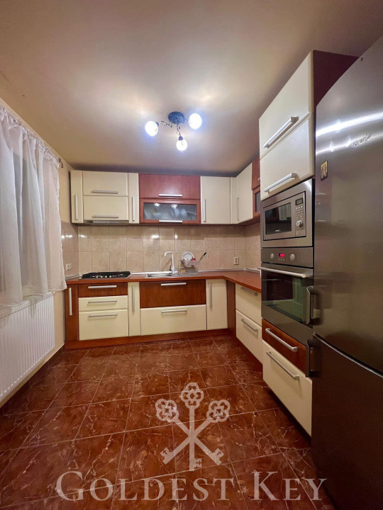 Apartament cu 3 camere decomandate balcoane și parcare 