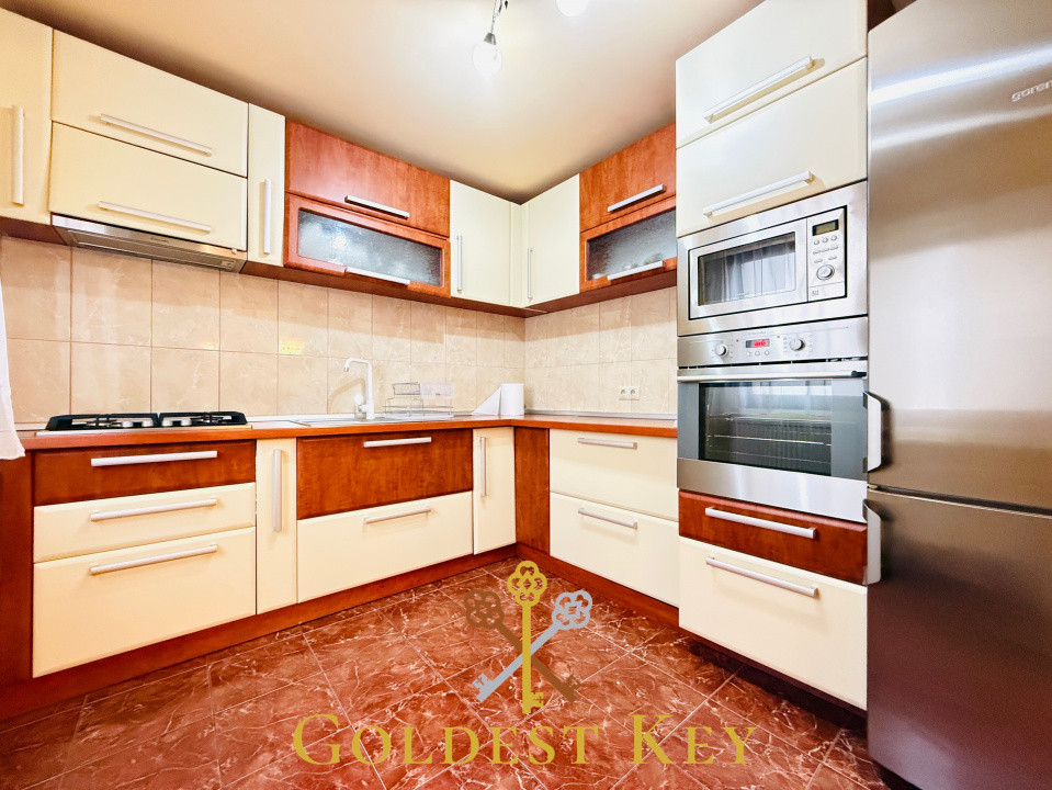 Apartament cu 3 camere decomandate balcoane și parcare 