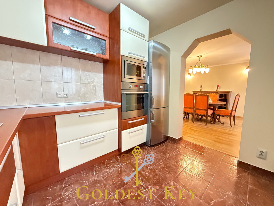Apartament cu 3 camere decomandate balcoane și parcare 