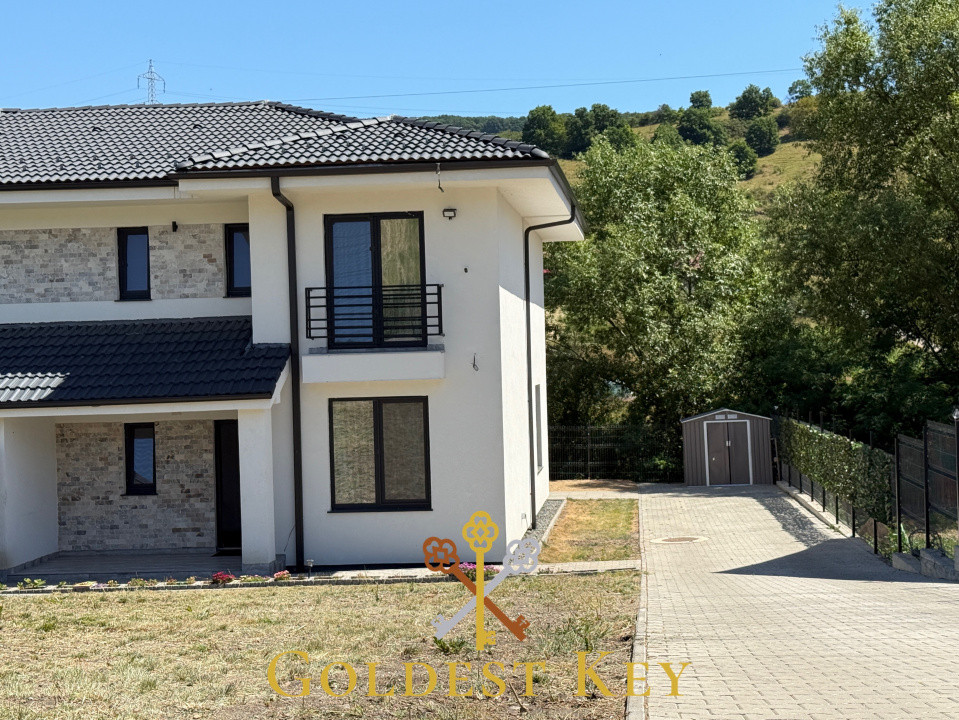 Parte de duplex - 5 camere, 3 băi, curte individuală comuna BACIU