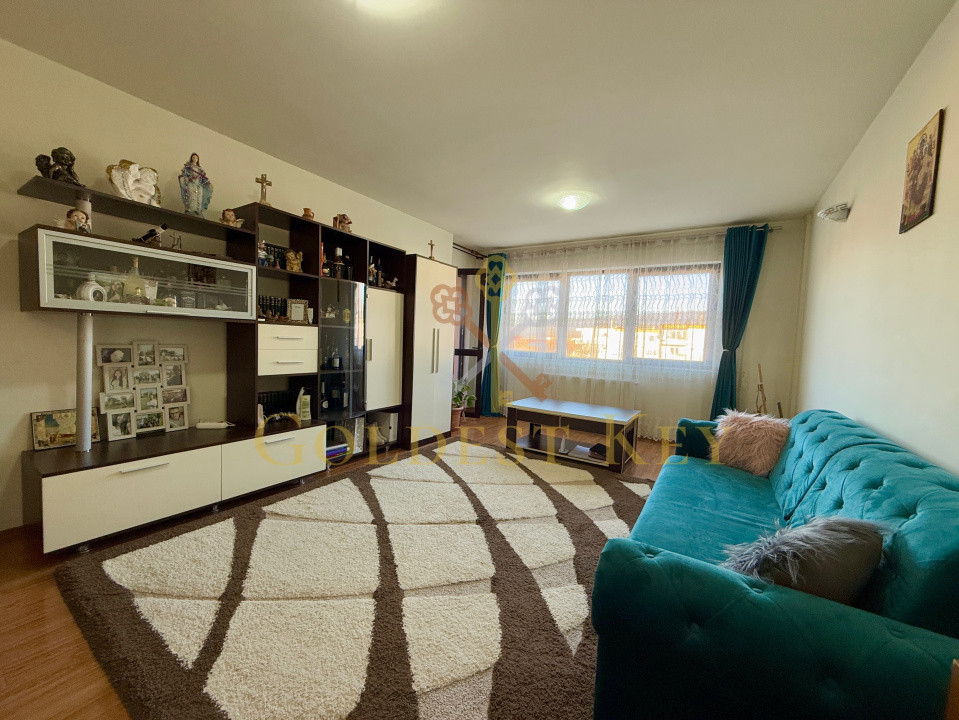Apartament cu 2 camere DECOMANDATE, balcon și parcare subterană 