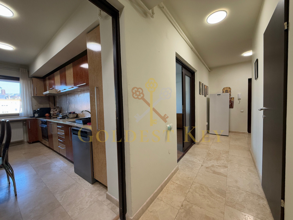 Apartament cu 2 camere DECOMANDATE, balcon și parcare subterană 