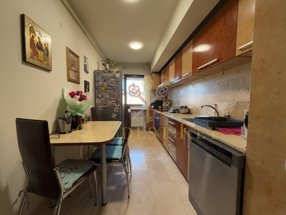 Apartament cu 2 camere DECOMANDATE, balcon și parcare subterană 