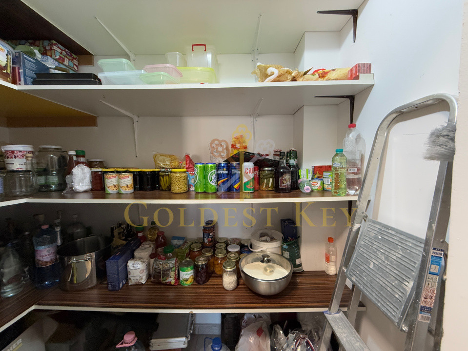 Apartament cu 2 camere DECOMANDATE, balcon și parcare subterană 
