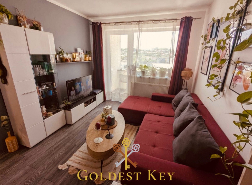 Apartament spațios cu 2 camere decomandate și balcon 