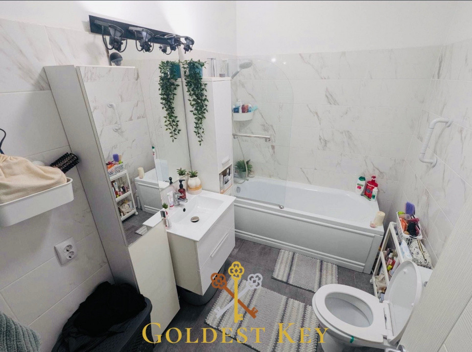 Apartament spațios cu 2 camere decomandate și balcon 