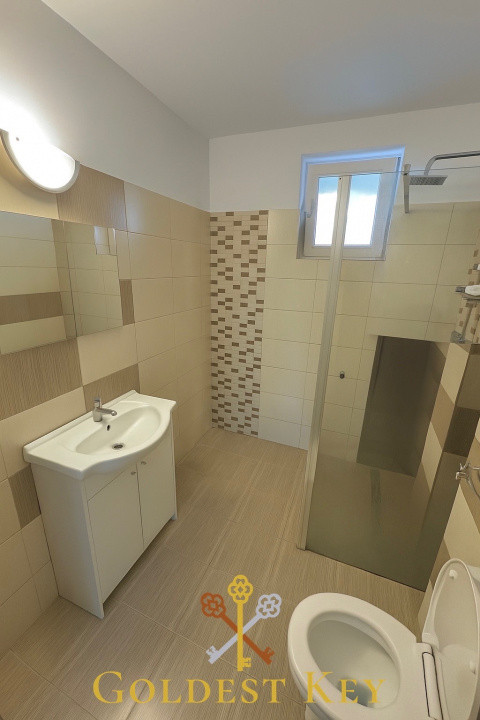 Apartament spre vânzare cu două camere, terasă, boxă și parcare! Baciu