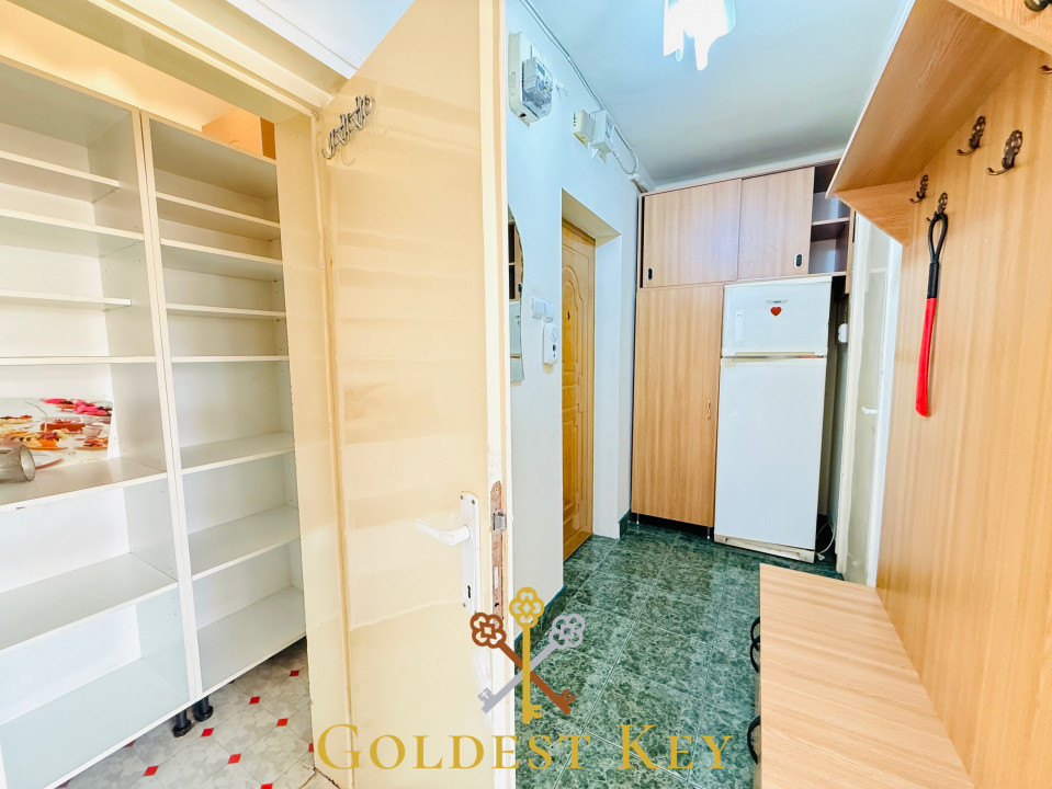 Apartament cu 2 camere semidecomandate plus garaj individual 