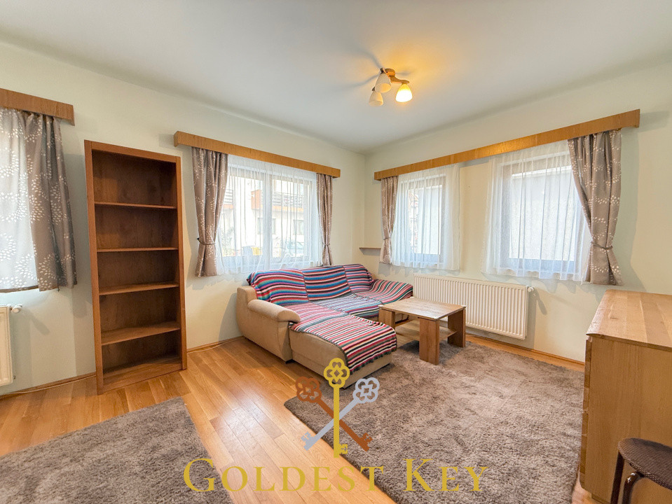 Duplex cu 4 camere, 2 băi, locuri de parcare și panouri fotovoltaice