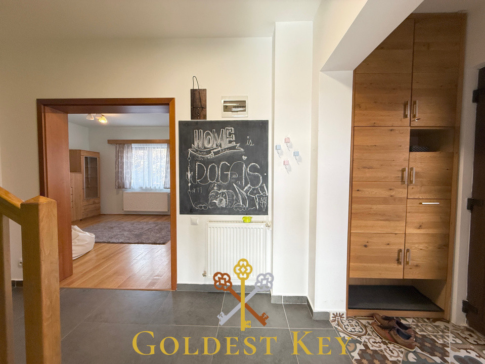 Duplex cu 4 camere, 2 băi, locuri de parcare și panouri fotovoltaice