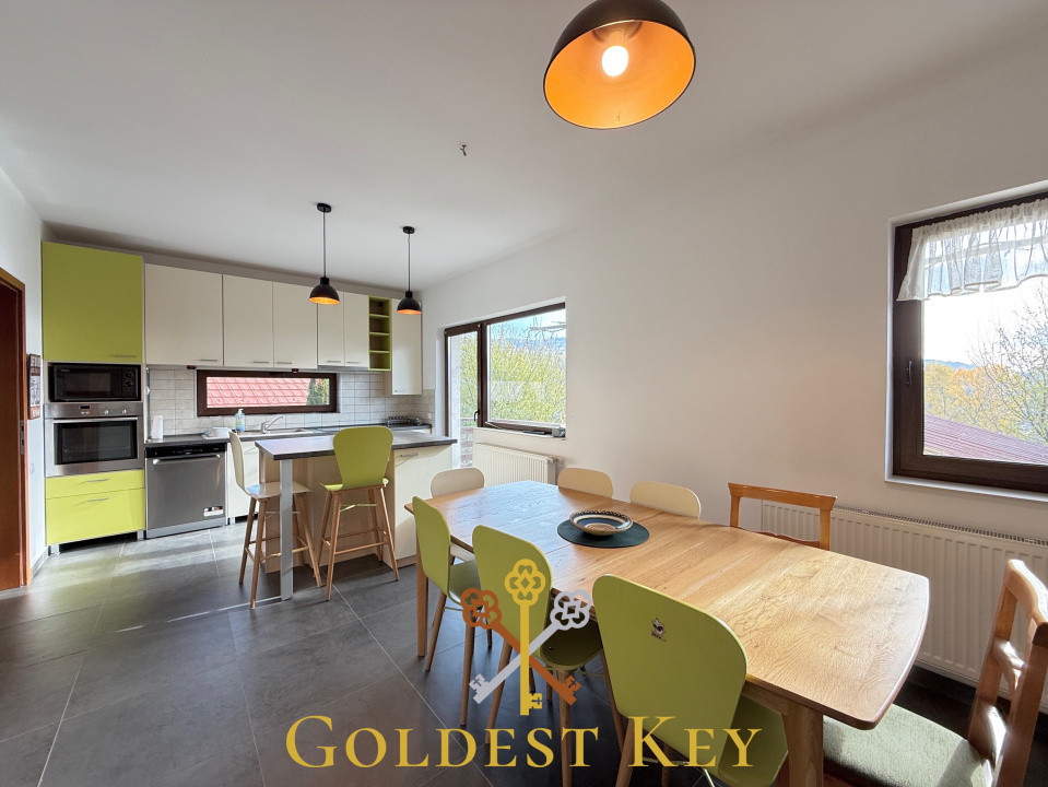 Duplex cu 4 camere, 2 băi, locuri de parcare și panouri fotovoltaice