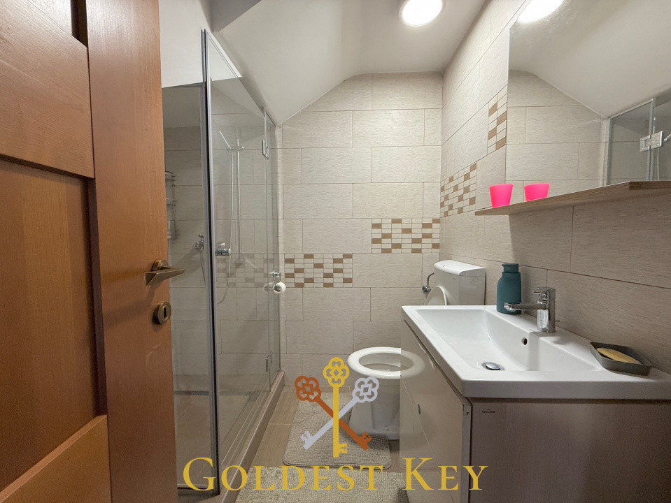 Duplex cu 4 camere, 2 băi, locuri de parcare și panouri fotovoltaice