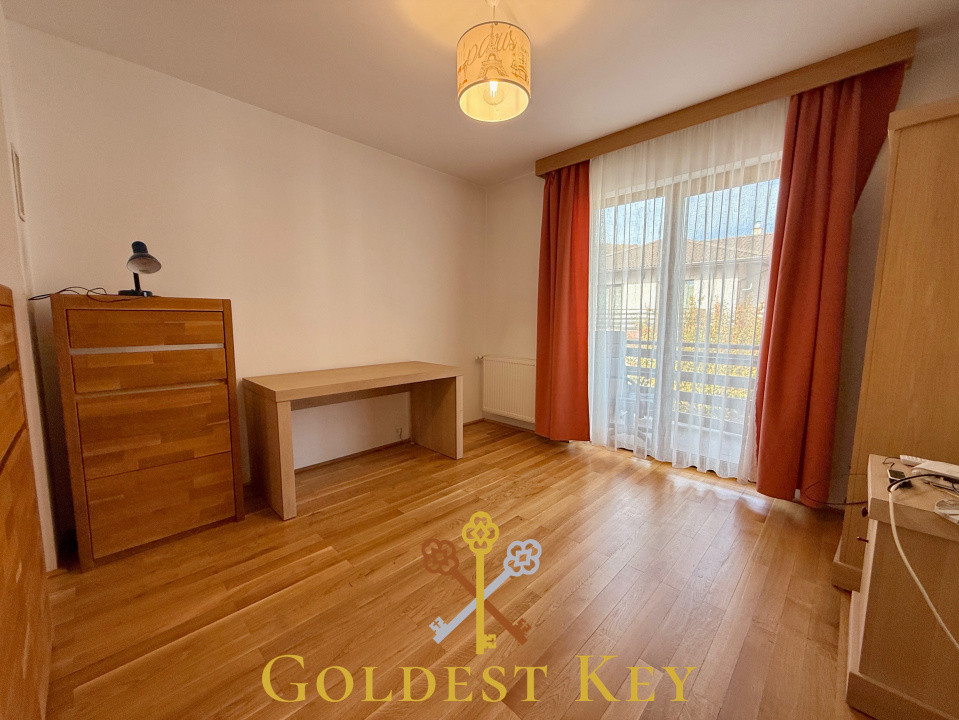 Duplex cu 4 camere, 2 băi, locuri de parcare și panouri fotovoltaice