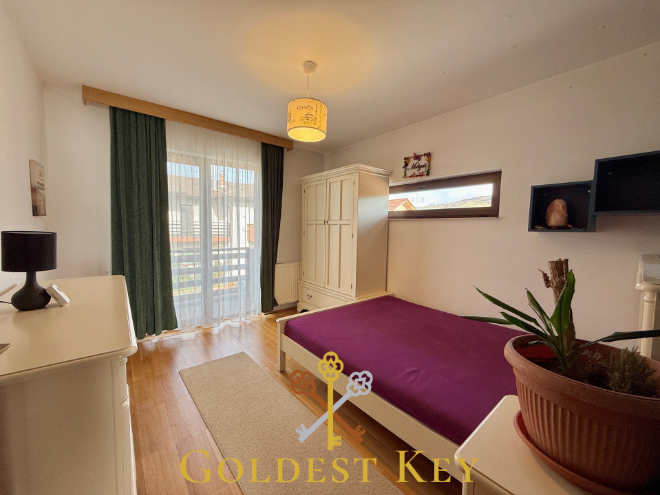 Duplex cu 4 camere, 2 băi, locuri de parcare și panouri fotovoltaice