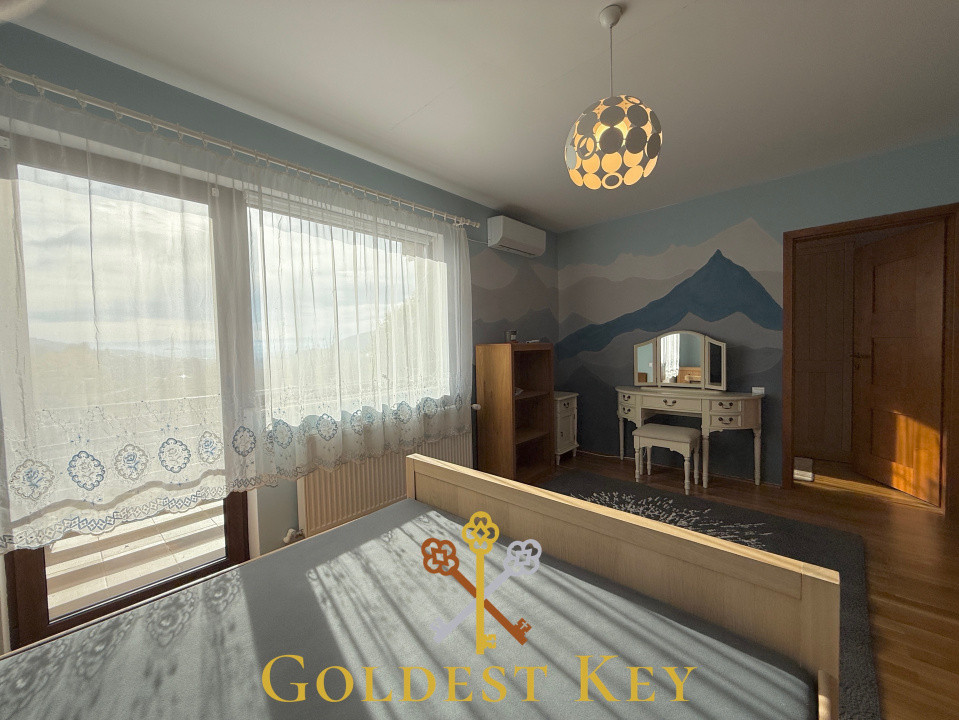 Duplex cu 4 camere, 2 băi, locuri de parcare și panouri fotovoltaice