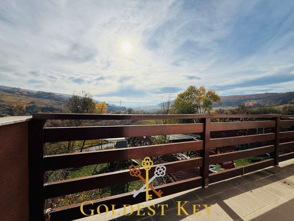 Duplex cu 4 camere, 2 băi, locuri de parcare și panouri fotovoltaice