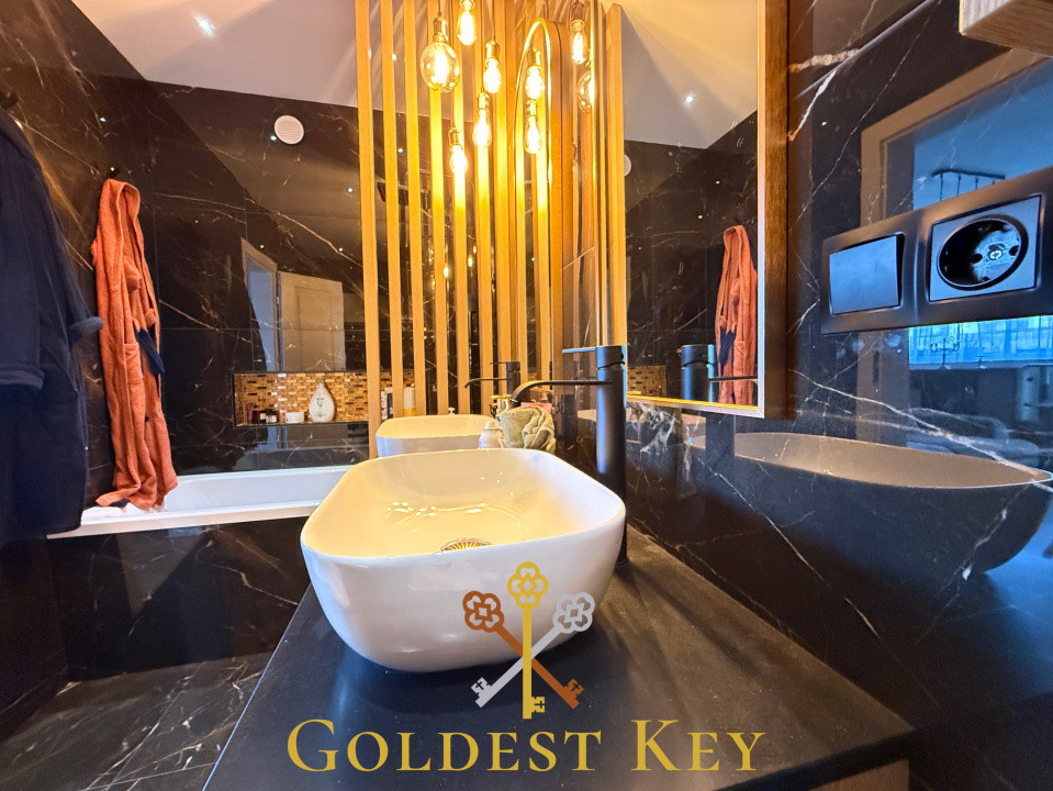 Apartament de tip penthouse cu 3 camere și terasă de 59 mp + 2 parcări 