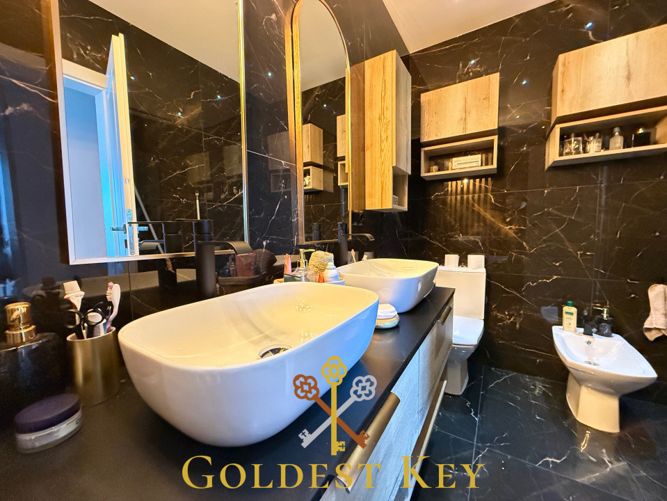 Apartament de tip penthouse cu 3 camere și terasă de 59 mp + 2 parcări 