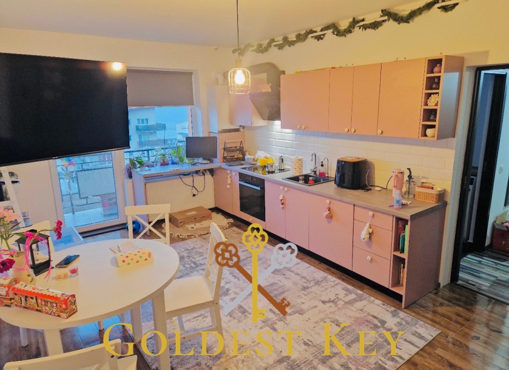 Apartament cu 3 camere, balcoane și curte privată cu parcare