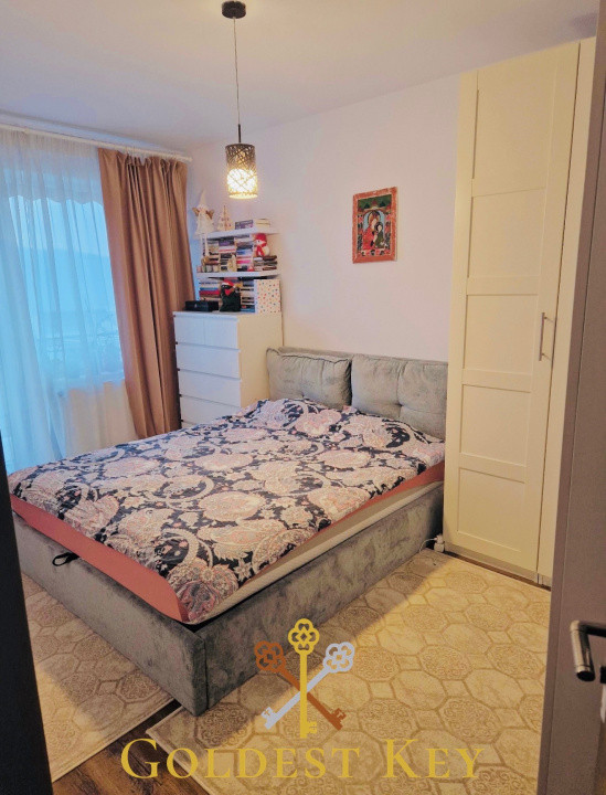 Apartament cu 3 camere, balcoane și curte privată cu parcare