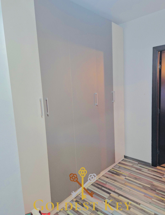 Apartament cu 3 camere, balcoane și curte privată cu parcare