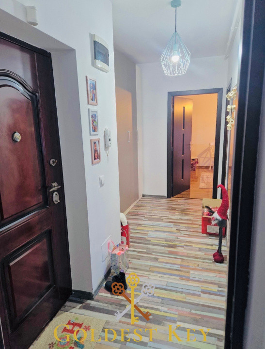 Apartament cu 3 camere, balcoane și curte privată cu parcare