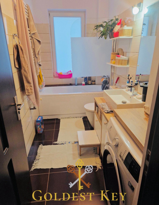 Apartament cu 3 camere, balcoane și curte privată cu parcare