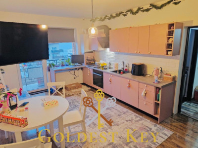 Apartament cu 3 camere, balcoane și curte privată cu parcare