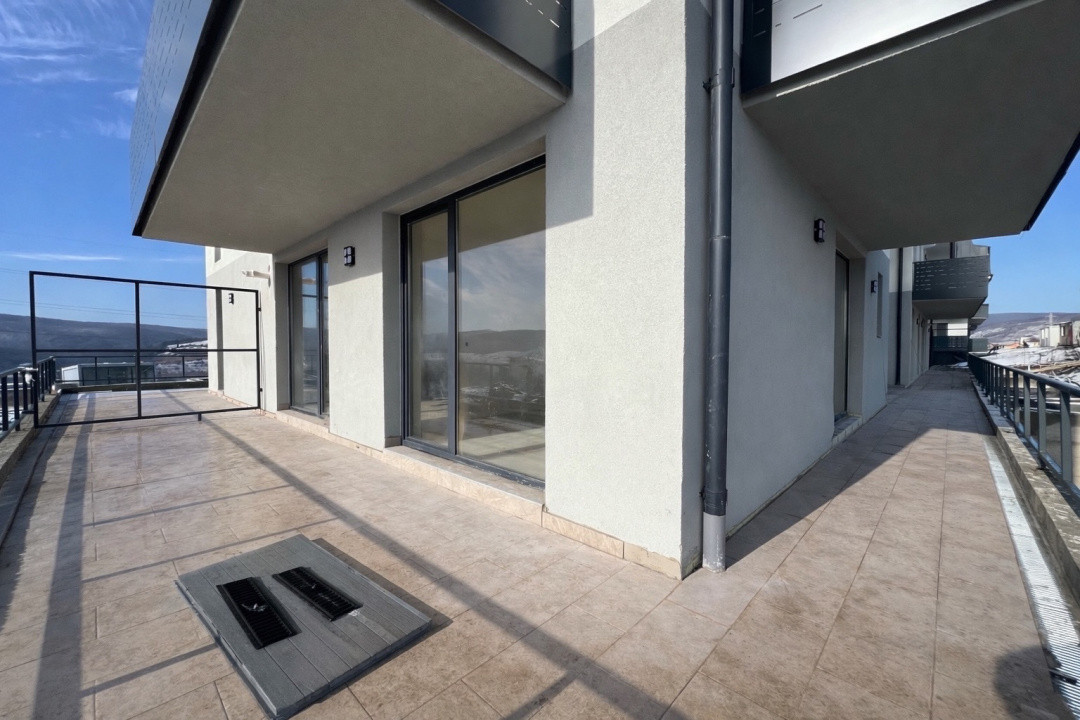 Apartament semifinisat cu 3 camere și terasă de 41 mp! Baciu