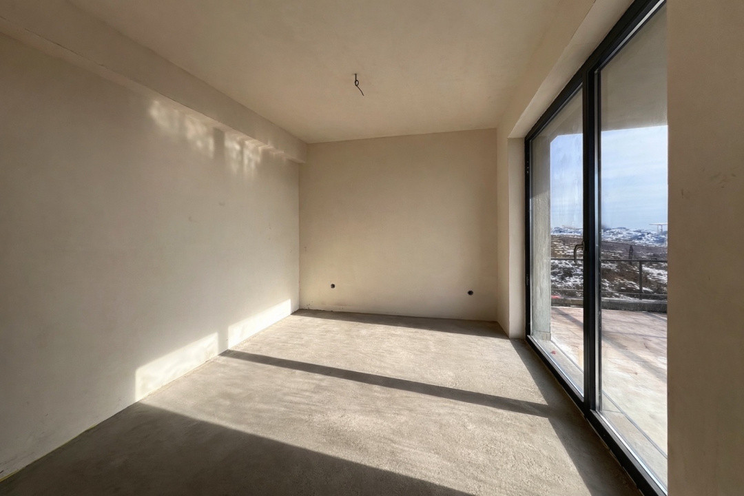 Apartament semifinisat cu 3 camere și terasă de 41 mp! Baciu