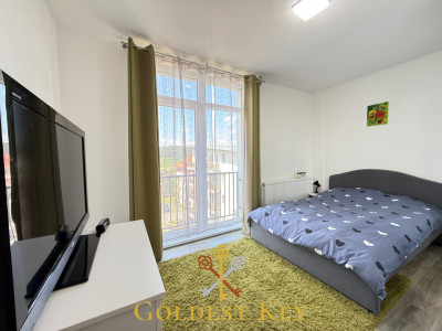 Apartament spațios cu 3 camere, 2 băi și garaj