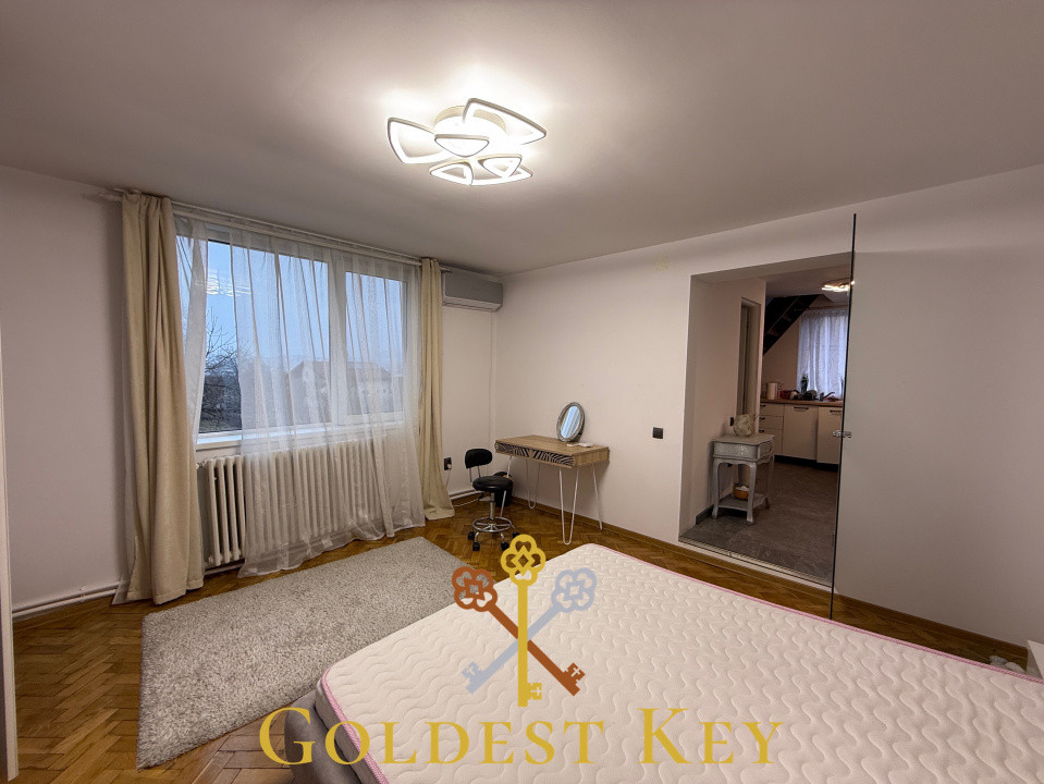 Casă cu 3 camere, 2 parcări - Gruia 