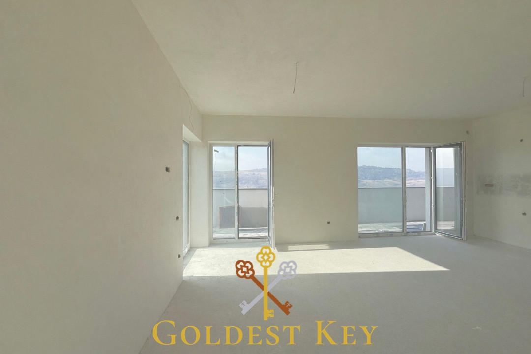 Apartament de tip penthouse cu 3 camere, terasă, boxă și parcare